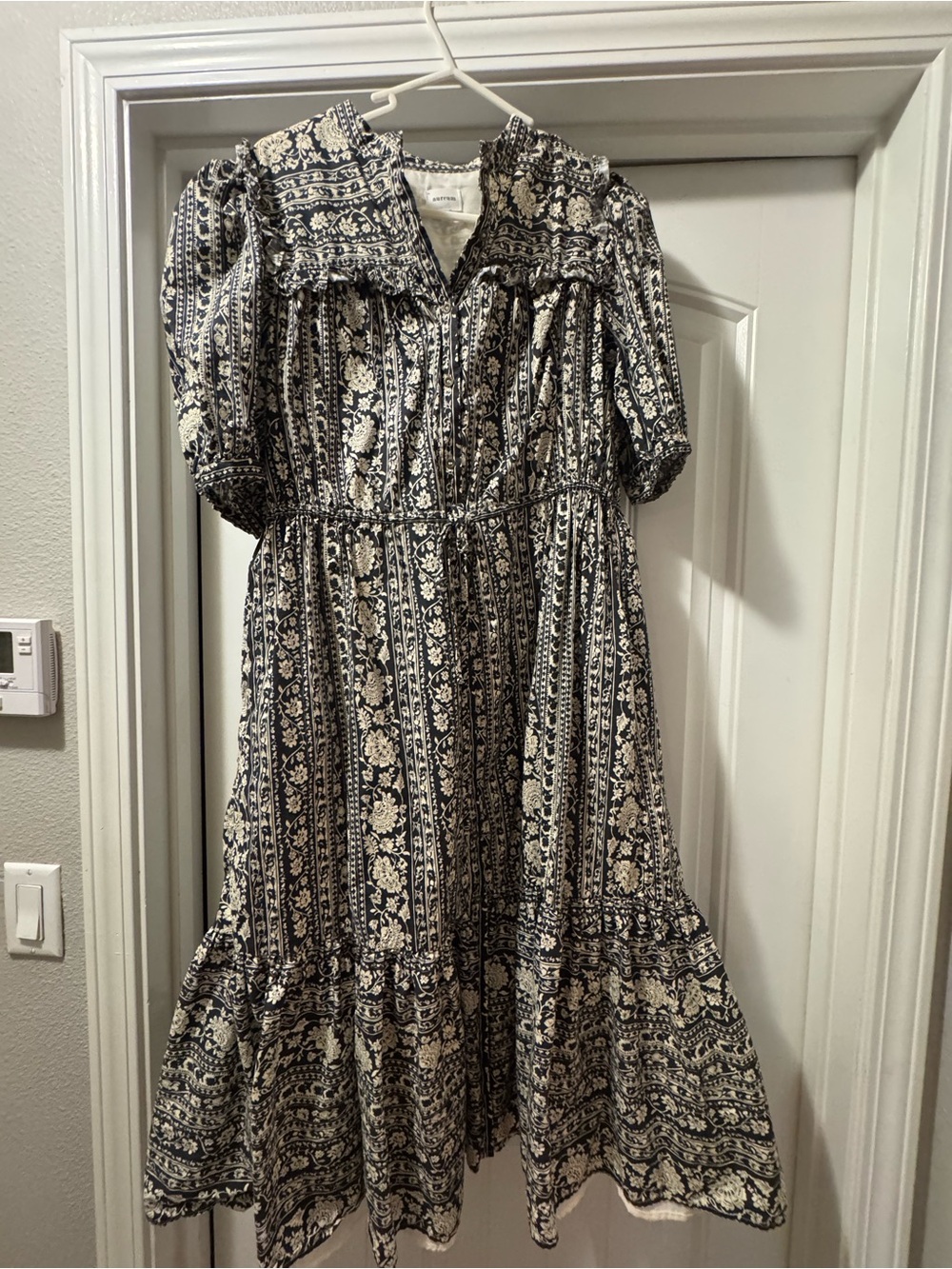 AUREUM Navy and Cream Floral Midi Dress with Puff Sleeves